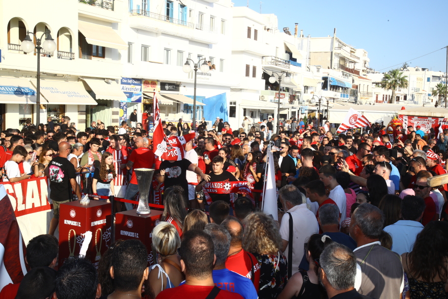 Ολυμπιακός: Στη Νάξο οι ευρωπαϊκές κούπες - Φωτογραφίες 