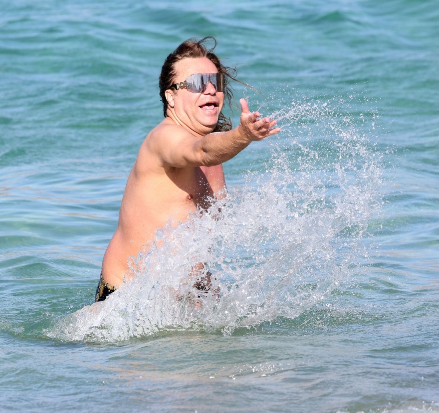 Τρύφωνας Σαμαράς - Βασίλειος Κωστέτσος: Παίζουν στη θάλασσα - Δείτε τις φωτογραφίες