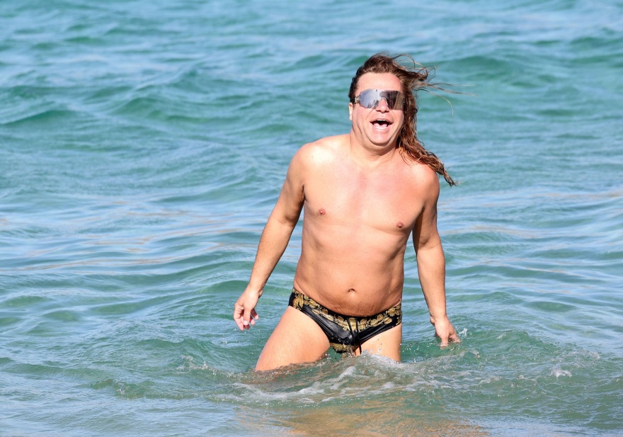 Τρύφωνας Σαμαράς - Βασίλειος Κωστέτσος: Παίζουν στη θάλασσα - Δείτε τις φωτογραφίες