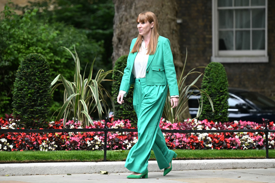 Βρετανία: Ο Κιρ Στάρμερ σχηματίζει την κυβέρνησή του - Υπουργός Οικονομικών η 45χρονη Ρέιτσελ Ριβς, υπουργός Εξωτερικών ο Λάμι