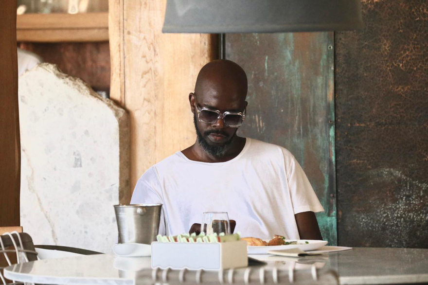 Μύκονος: O Πιέρ Σαρκοζί dj, τα «χρυσά» πάρτι του Black Coffee και ο Γερμανός που άνοιξε τη σαμπάνια των 130.000 ευρώ 