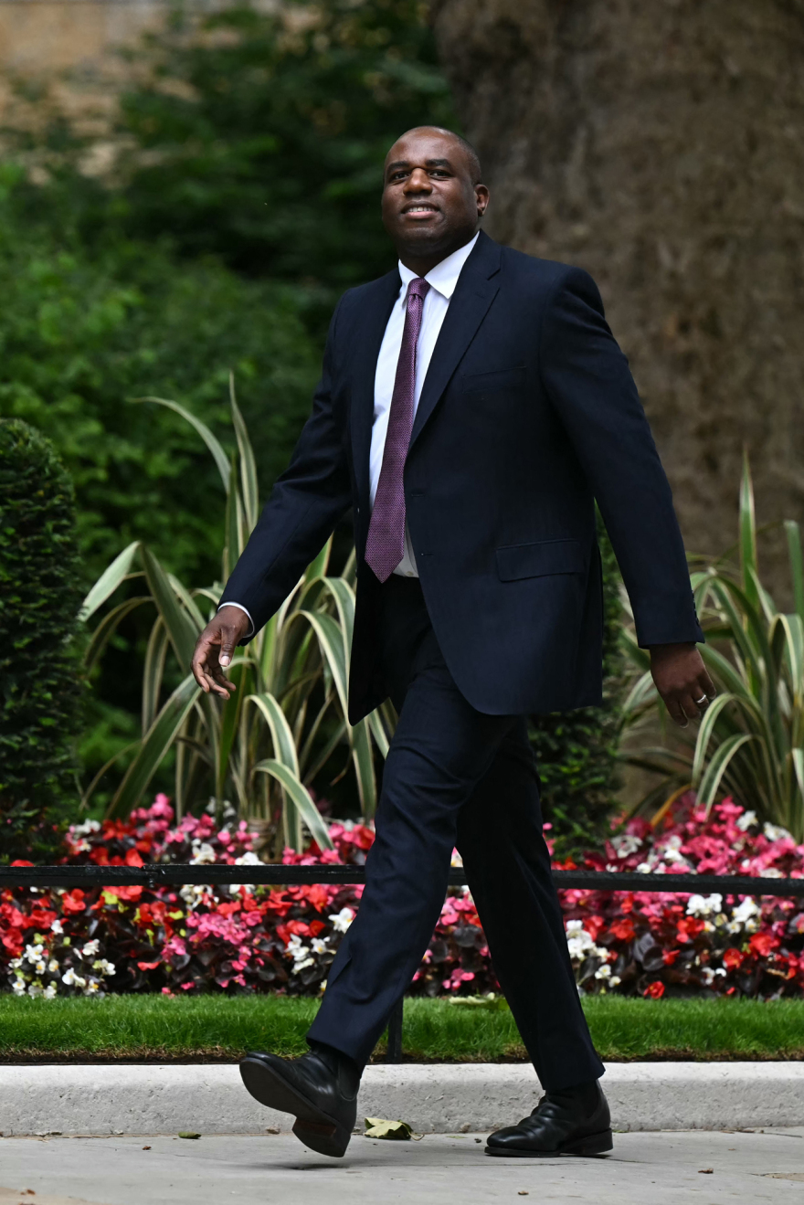 Βρετανία: Ο Κιρ Στάρμερ σχηματίζει την κυβέρνησή του - Υπουργός Οικονομικών η 45χρονη Ρέιτσελ Ριβς, υπουργός Εξωτερικών ο Λάμι