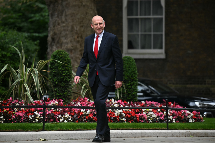 Βρετανία: Ο Κιρ Στάρμερ σχηματίζει την κυβέρνησή του - Υπουργός Οικονομικών η 45χρονη Ρέιτσελ Ριβς, υπουργός Εξωτερικών ο Λάμι