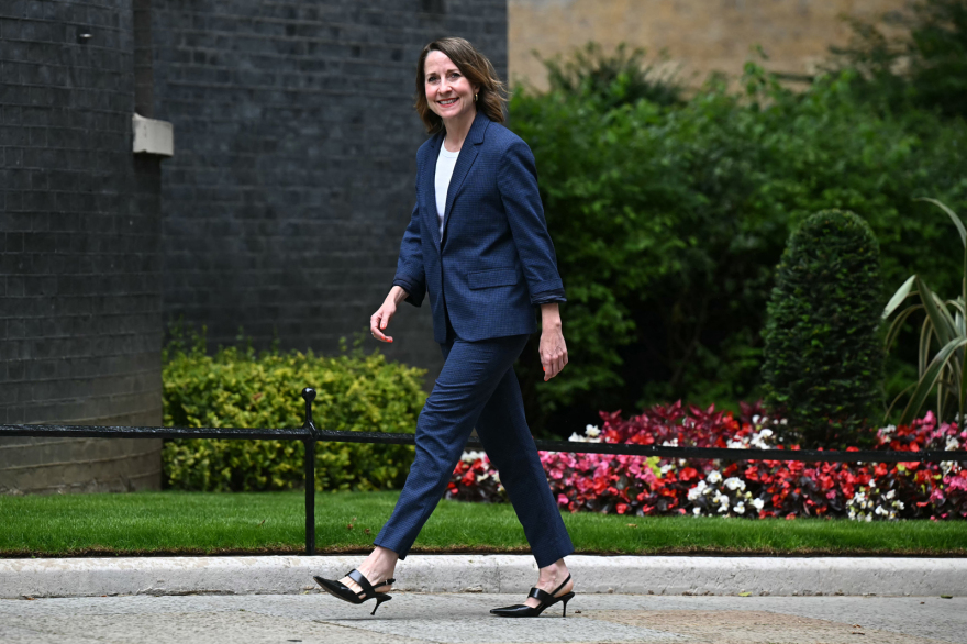 Βρετανία: Ο Κιρ Στάρμερ σχηματίζει την κυβέρνησή του - Υπουργός Οικονομικών η 45χρονη Ρέιτσελ Ριβς, υπουργός Εξωτερικών ο Λάμι