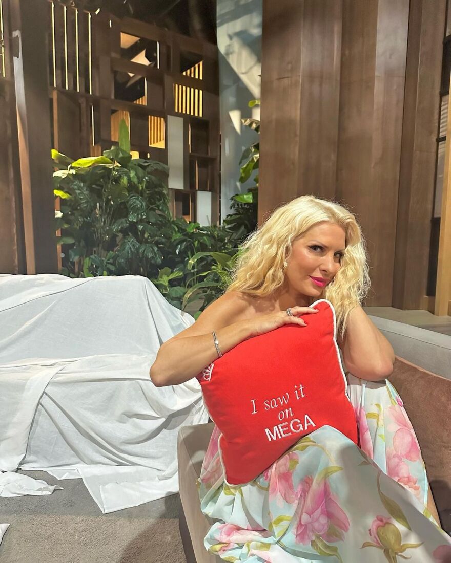 Ελένη Μενεγάκη: Η τελευταία της φωτογραφία στο πλατό της εκπομπής - Ευχαριστώ για όλες τις στιγμές, γράφει