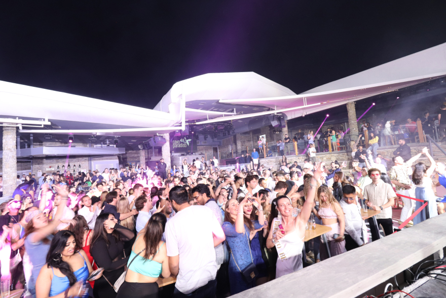 Μύκονος: O Πιέρ Σαρκοζί dj, τα «χρυσά» πάρτι του Black Coffee και ο Γερμανός που άνοιξε τη σαμπάνια των 130.000 ευρώ 