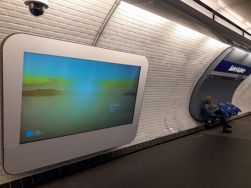 «Άρωμα» Ελλάδας στους δρόμους και το μετρό του Παρισιού - Η καμπάνια του ΕΟΤ 