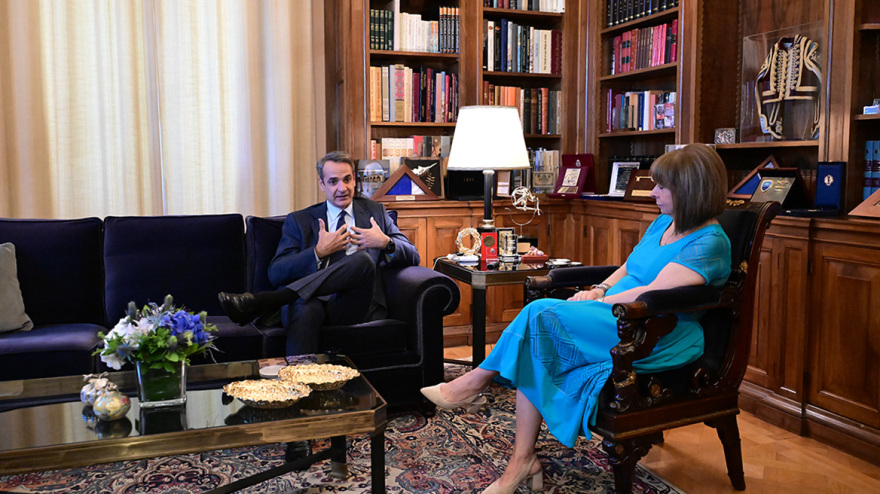 Μητσοτάκης σε Σακελλαροπούλου: Κρεσέντο λαϊκισμού το δημοψήφισμα πριν από 9 χρόνια 