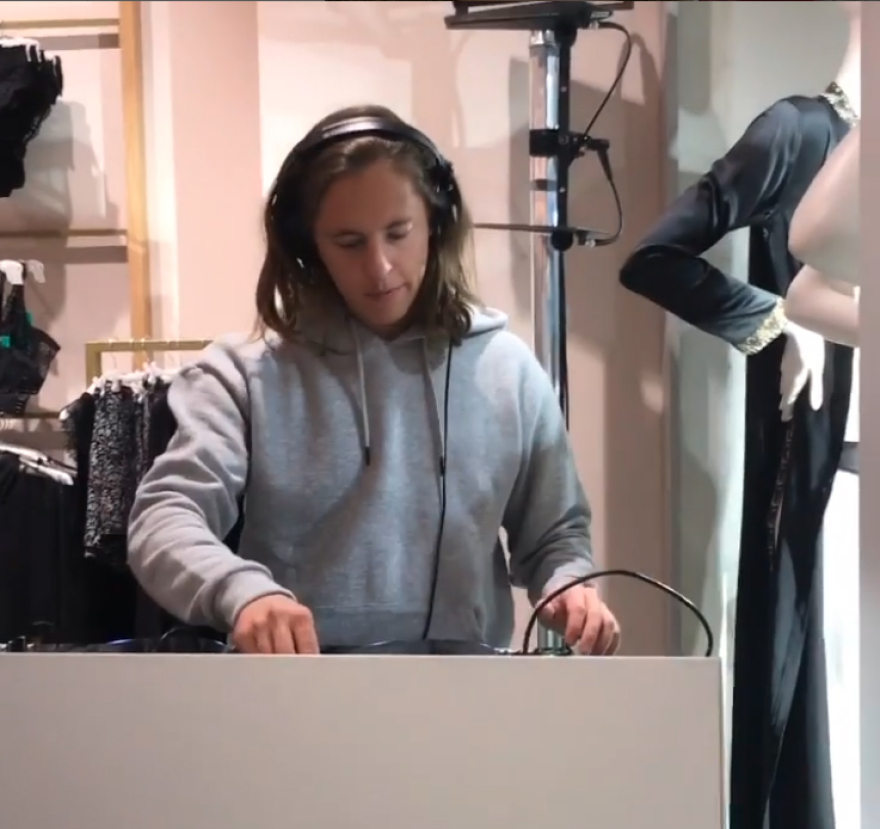 Μύκονος: O Πιέρ Σαρκοζί dj, τα «χρυσά» πάρτι του Black Coffee και ο Γερμανός που άνοιξε τη σαμπάνια των 130.000 ευρώ 