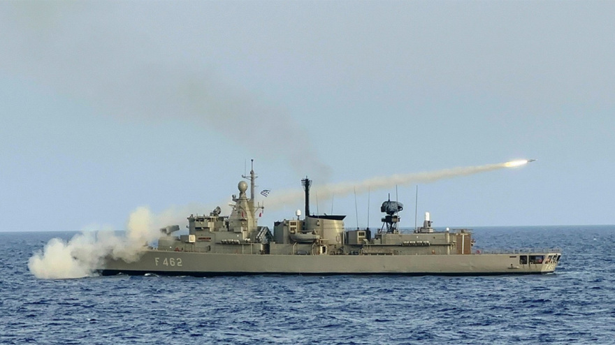 Πολεμικό Ναυτικό: Εντυπωσιακό βίντεο από βολές πλοίων στο Ιόνιο