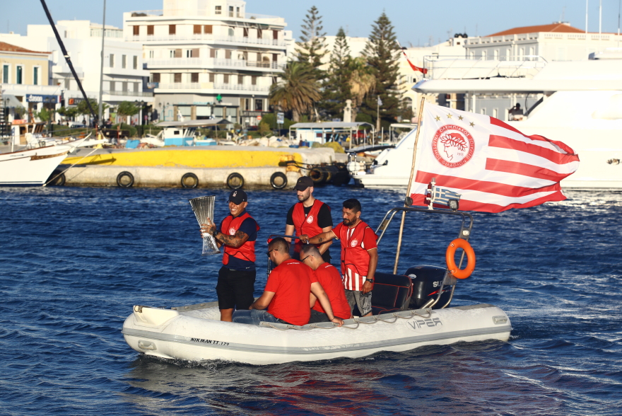 Ολυμπιακός: Στην Τήνο τα ευρωπαϊκά τρόπαια - Φωτογραφίες 