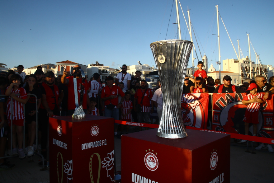 Ολυμπιακός: Στην Τήνο τα ευρωπαϊκά τρόπαια - Φωτογραφίες 