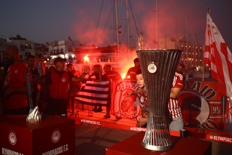 Ολυμπιακός: Στην Τήνο τα ευρωπαϊκά τρόπαια - Φωτογραφίες 