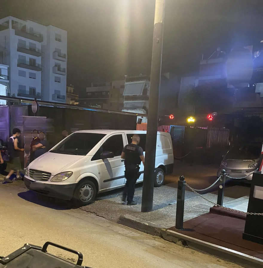 Γκάζι: Μεγάλη αστυνομική επιχείρηση τη νύχτα με έξι συλλήψεις - Χειροπέδες σε «μπράβο» που χτύπησε αυτοκίνητο με γκλοπ - Δείτε βίντεο