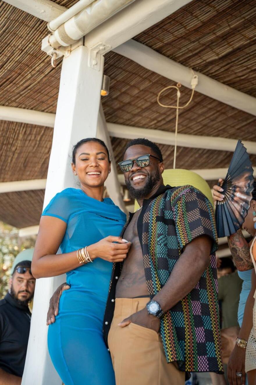 Κέβιν Χαρτ: Συνεχίζει τις διακοπές του στη Μύκονο ο ηθοποιός - Φωτογραφίες