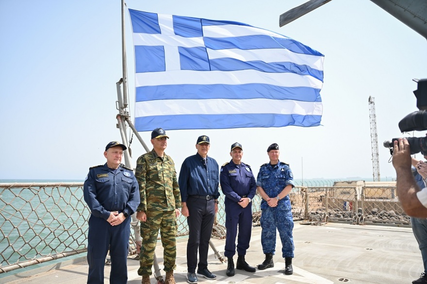 Δένδιας: Επισκέφτηκε τη φρεγάτα «Ψαρά» στο Τζιμπουτί μαζί με τον Μπορέλ - Δείτε βίντεο και φωτογραφίες