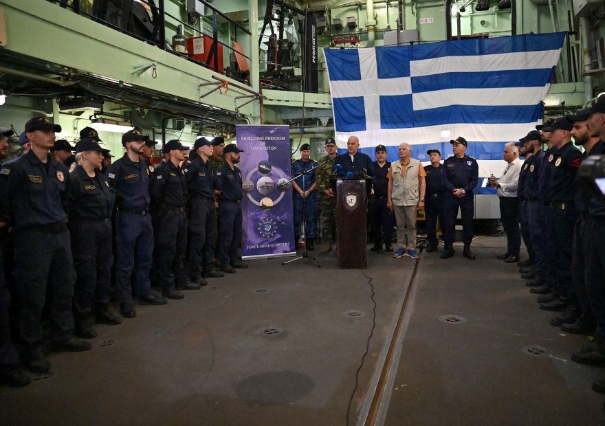 Δένδιας: Επισκέφτηκε τη φρεγάτα «Ψαρά» στο Τζιμπουτί μαζί με τον Μπορέλ - Δείτε βίντεο και φωτογραφίες