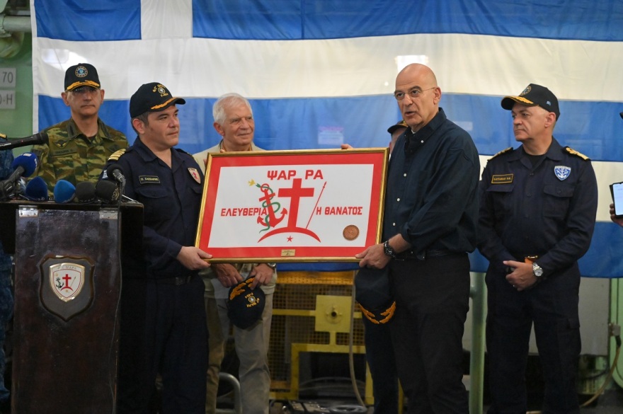 Δένδιας: Επισκέφτηκε τη φρεγάτα «Ψαρά» στο Τζιμπουτί μαζί με τον Μπορέλ - Δείτε βίντεο και φωτογραφίες