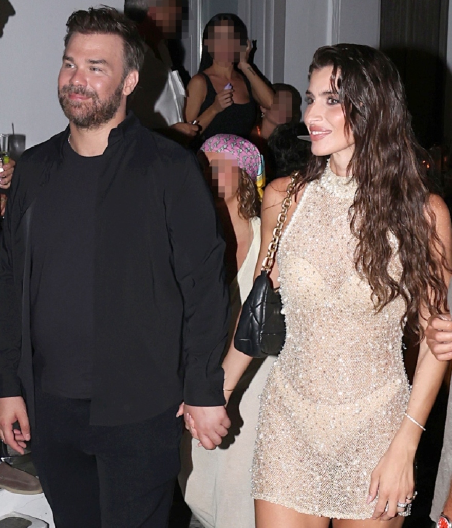 Ιωάννα Σάρρη: Με διάφανο φόρεμα το μοντέλο σε βραδινή έξοδο με τον Γιώργο Σαμπάνη