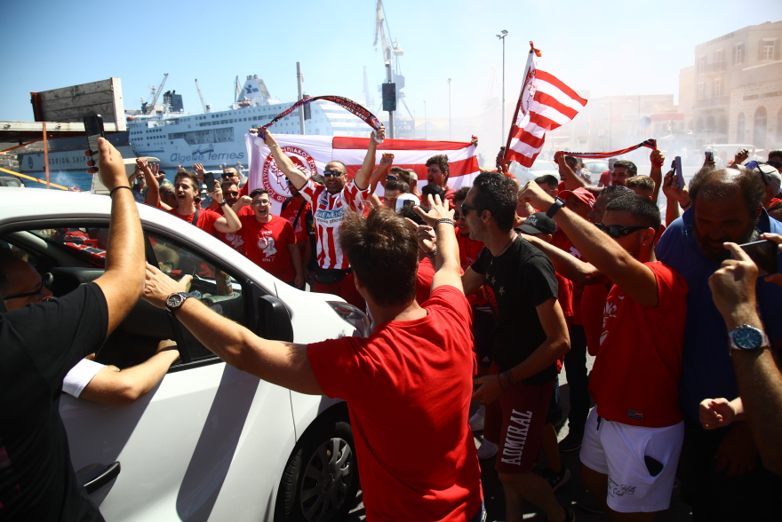 Ολυμπιακός: Στην Ερμούπολη της Σύρου οι ευρωπαϊκές κούπες - Φωτογραφίες 