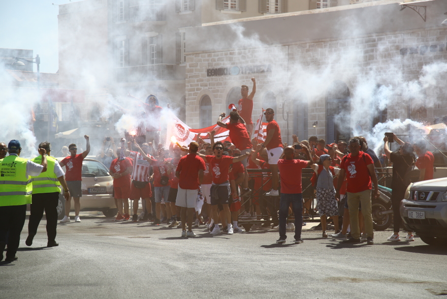 Ολυμπιακός: Στην Ερμούπολη της Σύρου οι ευρωπαϊκές κούπες - Φωτογραφίες 