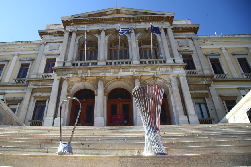 Ολυμπιακός: Στην Ερμούπολη της Σύρου οι ευρωπαϊκές κούπες - Φωτογραφίες 