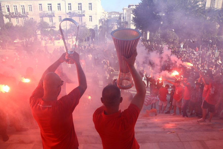 Ολυμπιακός: Στην Ερμούπολη της Σύρου οι ευρωπαϊκές κούπες - Φωτογραφίες 