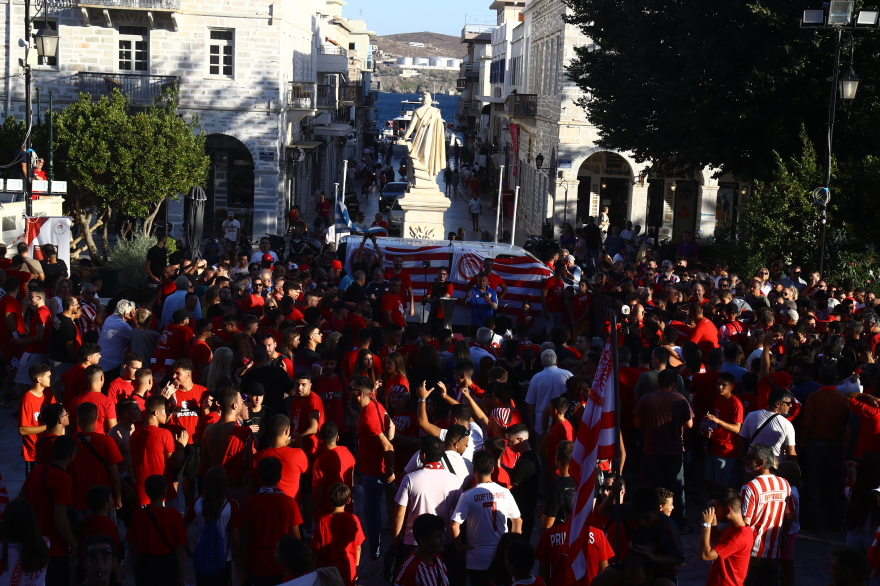 Ολυμπιακός: Στην Ερμούπολη της Σύρου οι ευρωπαϊκές κούπες - Φωτογραφίες 