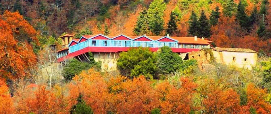 Φενεός, το βάραθρο με τους χιλιάδες νεκρούς αμάχους, θύματα του ΕΛΑΣ και της ΟΠΛΑ