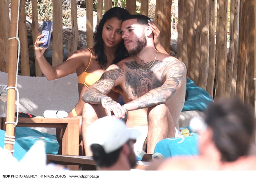 Λόνζο Μπολ: Οι φωτογραφίες του στη Μύκονο με τη σύντροφό του