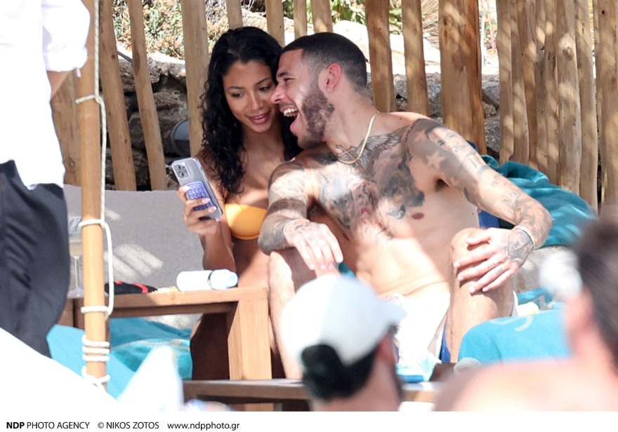 Λόνζο Μπολ: Οι φωτογραφίες του στη Μύκονο με τη σύντροφό του