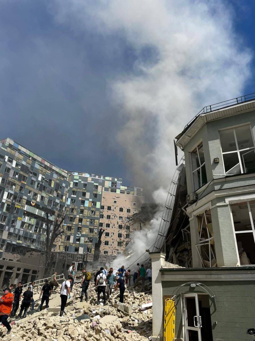 Ουκρανία: Οι Ρώσοι βομβάρδισαν νοσοκομείο παίδων στο Κίεβο - Άγνωστος ο αριθμός των θυμάτων, δείτε εικόνες-σοκ