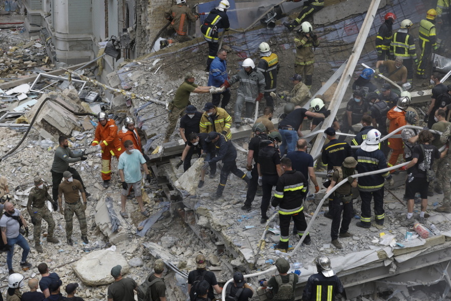 Κίεβο: Εικόνες φρίκης μετά το ρωσικό χτύπημα στο παιδιατρικό νοσοκομείο Οχμαντίτ - Πάνω από 36 νεκροί σε τρεις επιθέσεις