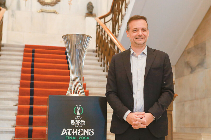 ΠΑΣΟΚ: 7+1 υποψήφιοι ψάχνουν υπογραφές και στήριξη για την προεδρία