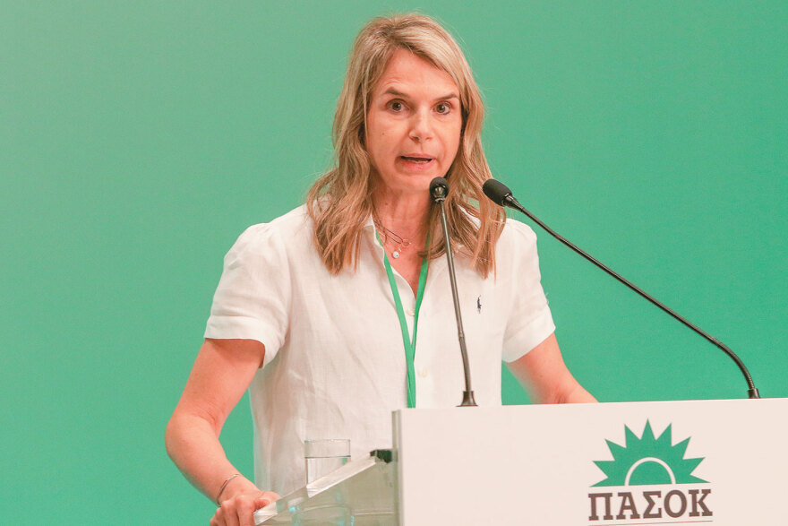 ΠΑΣΟΚ: 7+1 υποψήφιοι ψάχνουν υπογραφές και στήριξη για την προεδρία