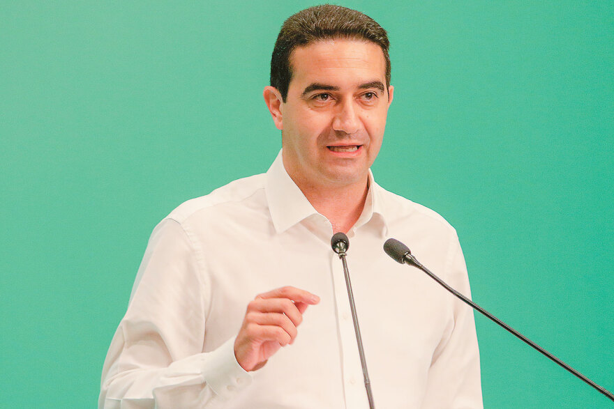 ΠΑΣΟΚ: 7+1 υποψήφιοι ψάχνουν υπογραφές και στήριξη για την προεδρία