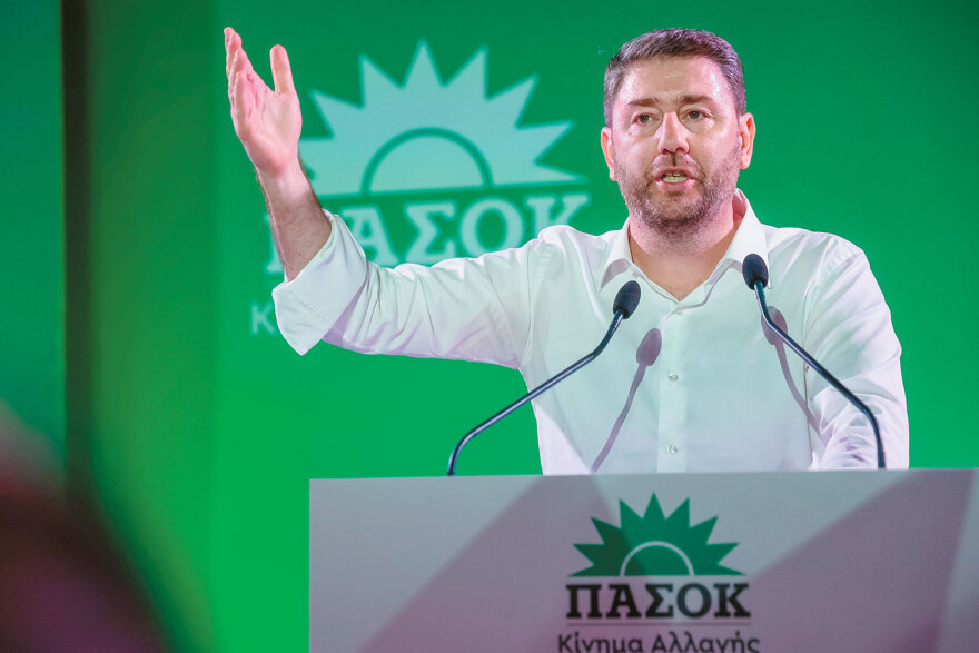 ΠΑΣΟΚ: 7+1 υποψήφιοι ψάχνουν υπογραφές και στήριξη για την προεδρία