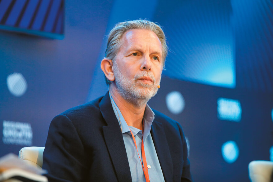 ΠΑΣΟΚ: 7+1 υποψήφιοι ψάχνουν υπογραφές και στήριξη για την προεδρία