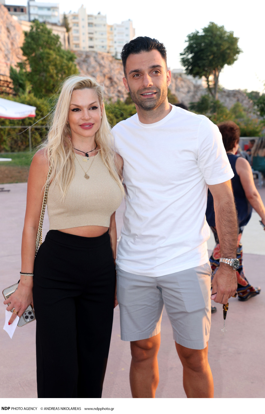 Βίκυ Κάβουρα - Γιώργος Τζαβέλλας: Έκαναν την πρώτη τους δημόσια εμφάνιση μετά τη γέννηση της κόρης τους