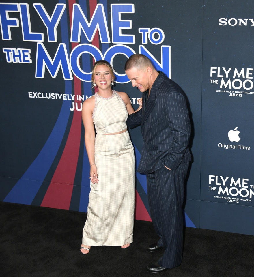 Σκάρλετ Γιόχανσον - Τσάνινγκ Τέιτουμ: Αγκαλιά στην πρεμιέρα της νέας τους ταινίας