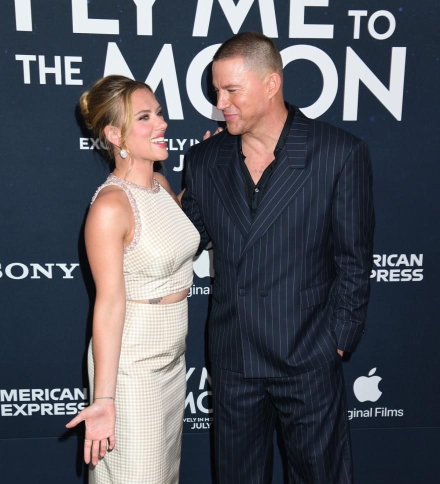 Σκάρλετ Γιόχανσον - Τσάνινγκ Τέιτουμ: Αγκαλιά στην πρεμιέρα της νέας τους ταινίας