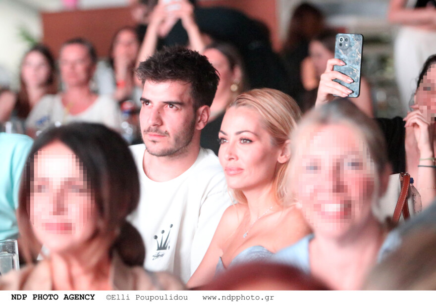 Ελένη Βουλγαράκη - Φώτης Ιωαννίδης: Διασκέδασαν σε συναυλία του Σάκη Ρουβά