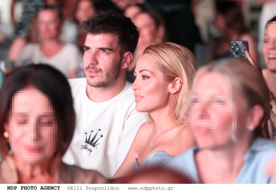 Ελένη Βουλγαράκη - Φώτης Ιωαννίδης: Διασκέδασαν σε συναυλία του Σάκη Ρουβά