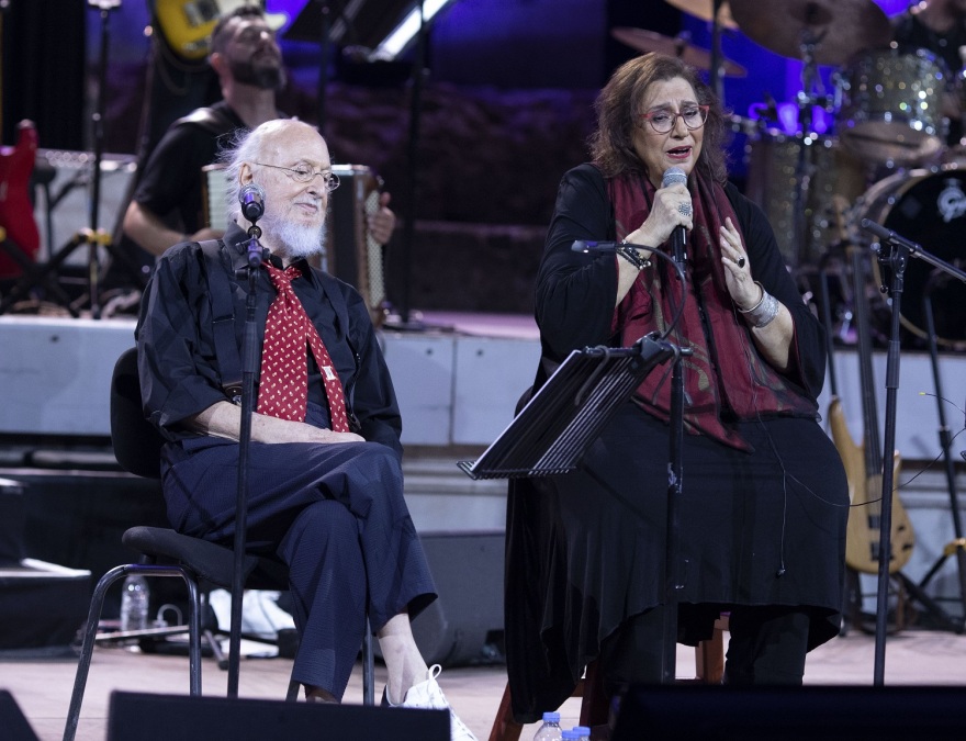 Διονύσης Σαββόπουλος: Κατάμεστο το Ηρώδειο για τη συναυλία του - Το αφιέρωμα για τα 50 χρόνια από την αποκατάσταση της Δημοκρατίας