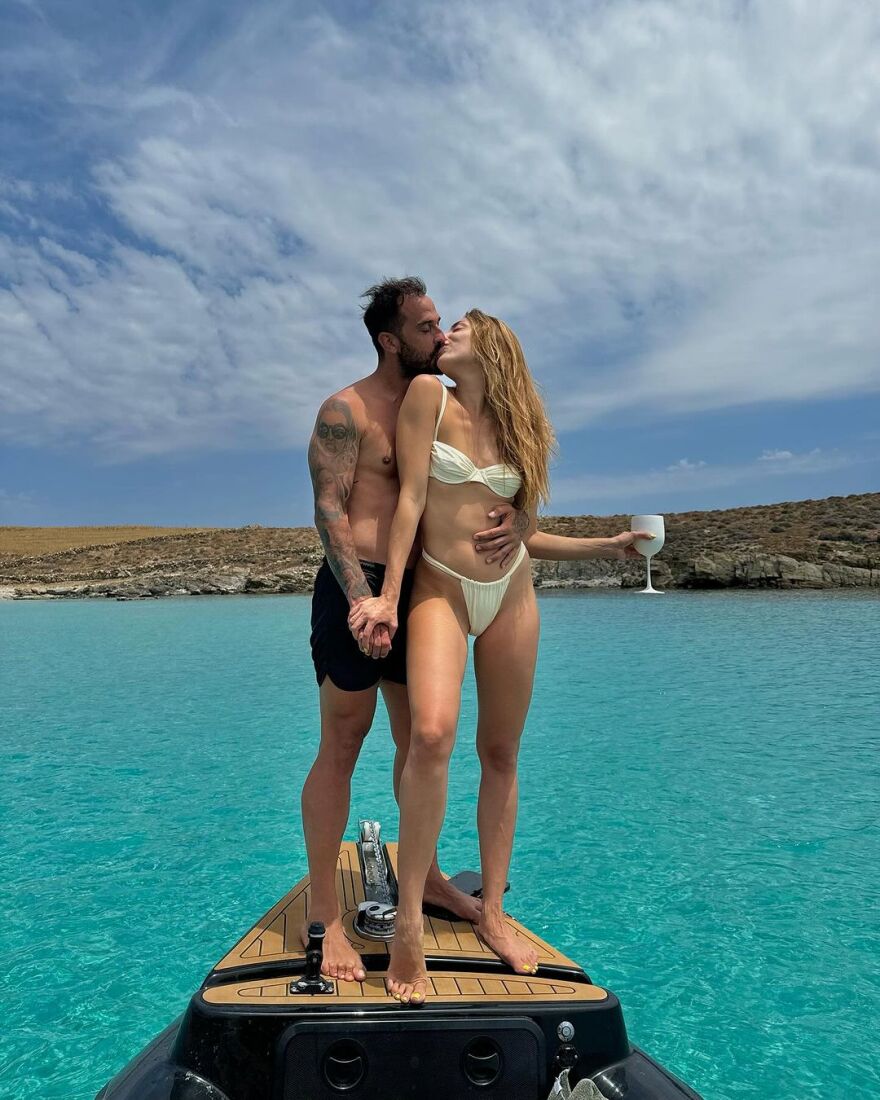 Άρης Σοϊλέδης: Το φιλί με τη Μαριλίνα Κυπαρίσση στο Instagram