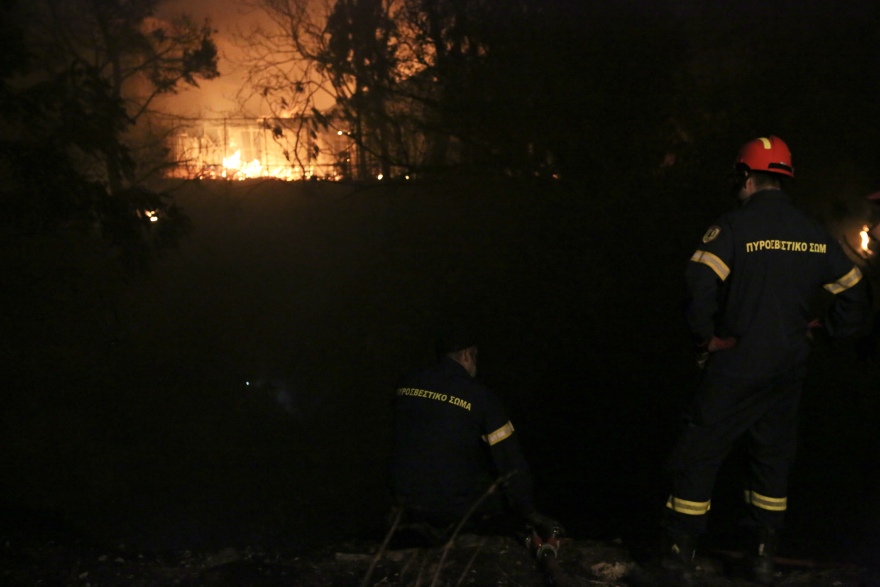 Βίντεο: Μεγάλη πυρκαγιά στη λεωφόρο Καραμανλή στις Αχαρνές, καίγονται εγκαταστάσεις - Ήχησε το 112