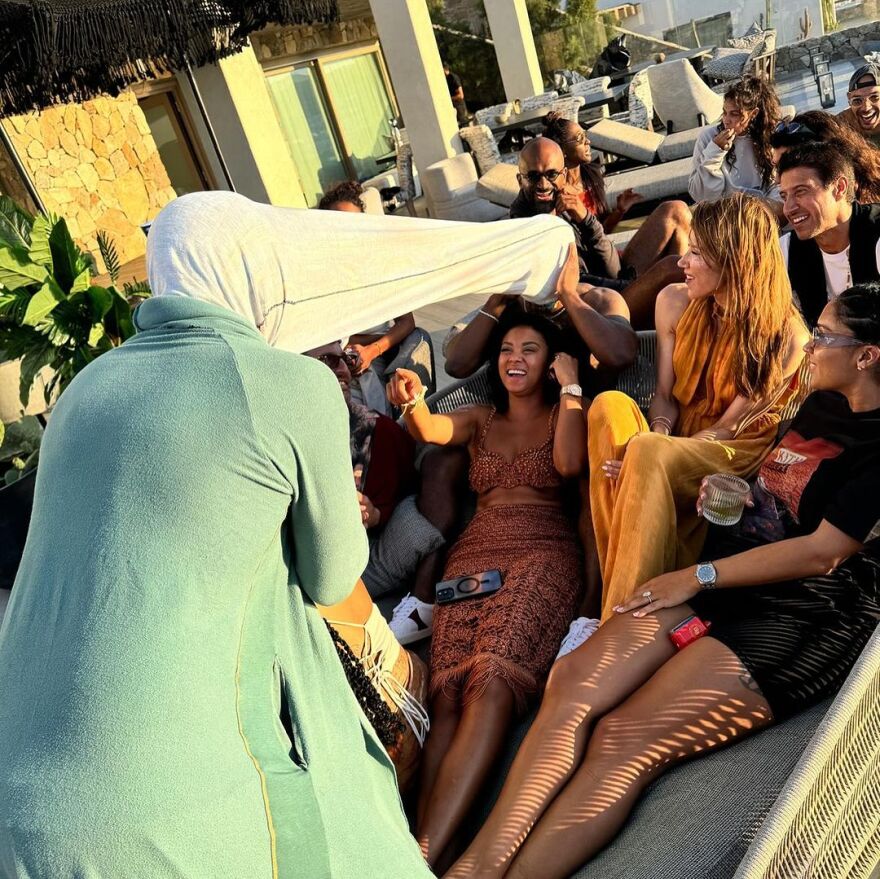 Κέβιν Χαρτ: Η ανάρτηση για το πάρτι γενεθλίων του στη Μύκονο - Τόση αγάπη και γέλιο με τους καλύτερους ανθρώπους, γράφει