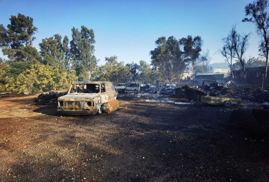 Μενίδι: Από υπαίθριο χώρο εγκαταλελειμμένου εργοστασίου ξεκίνησε η φωτιά, καταστράφηκαν δύο εργοστάσια
