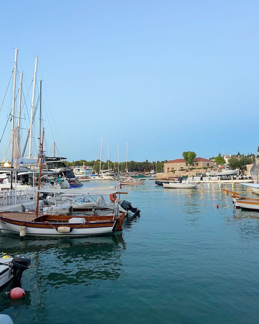 Σίντνεϊ Σουίνι: Κάνει διακοπές στα ελληνικά νησιά - Δείτε βίντεο και φωτογραφίες