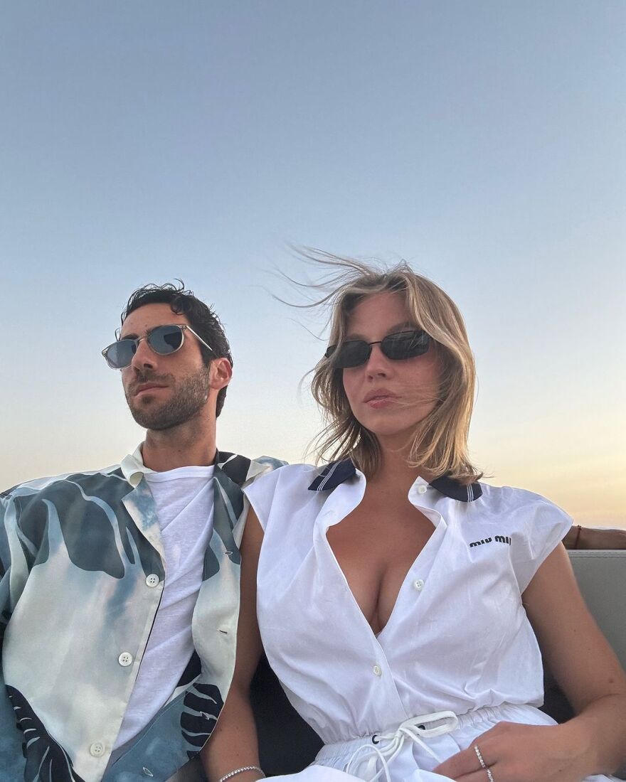 Σίντνεϊ Σουίνι: Κάνει διακοπές στα ελληνικά νησιά - Δείτε βίντεο και φωτογραφίες